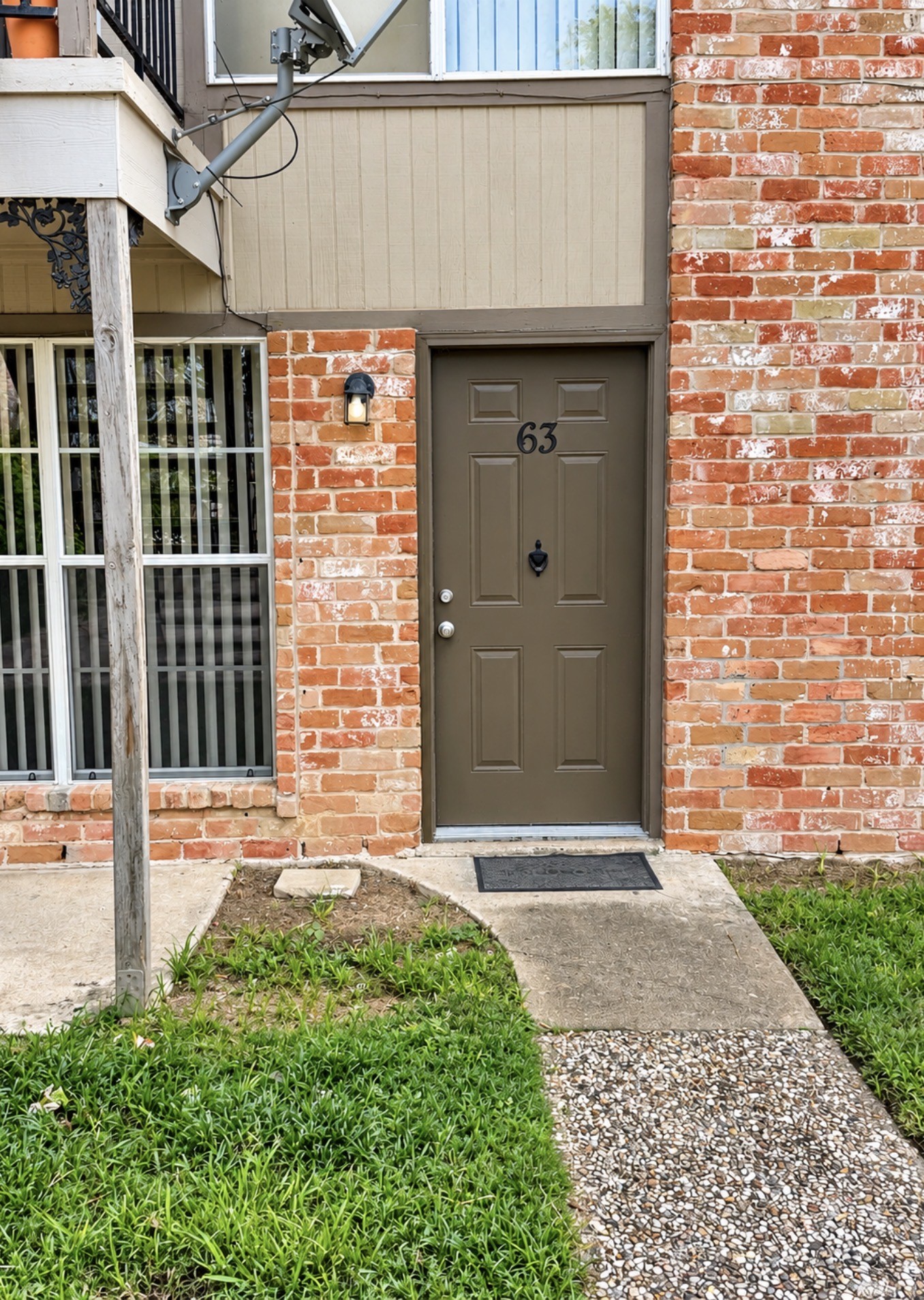 9616 Long Point Road, Unit 63 Houston, TX 77055 - Photo 1 of 18 Welcome to unit 63, located on a corner and bottom floor