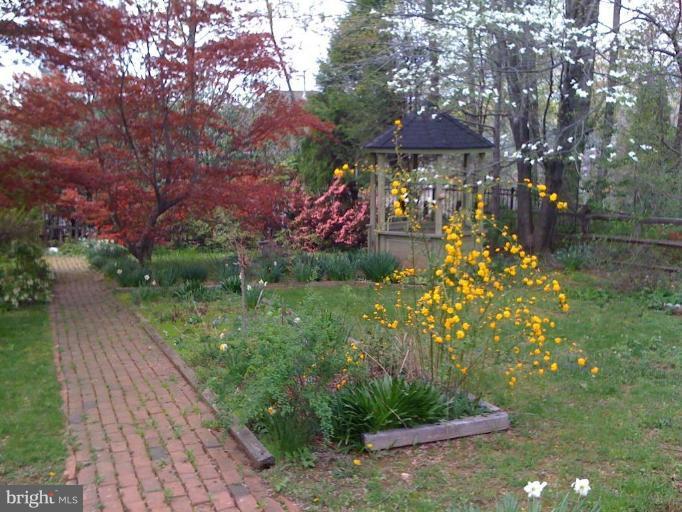 3 Manette Street North Potomac, MD 20878 - Photo 18 of 29 Gazebo Garden