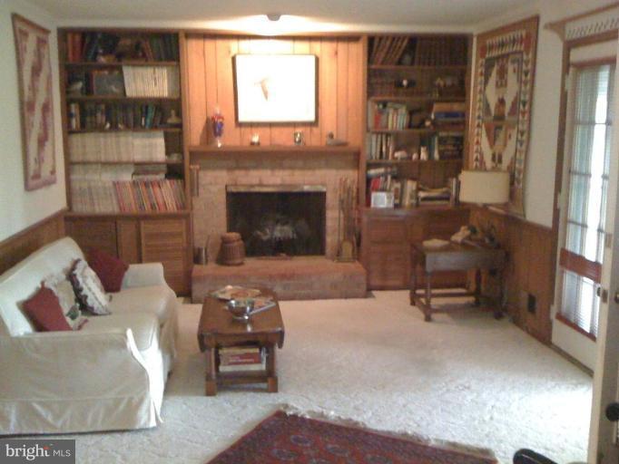 3 Manette Street North Potomac, MD 20878 - Photo 28 of 29 Library