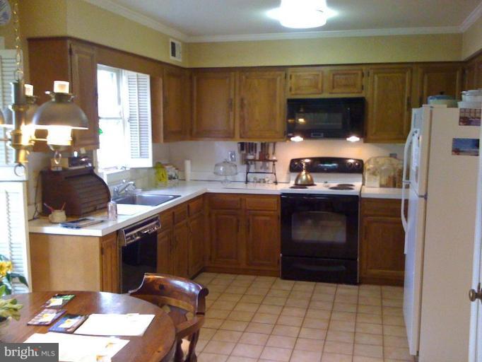 3 Manette Street North Potomac, MD 20878 - Photo 10 of 29 Kitchen