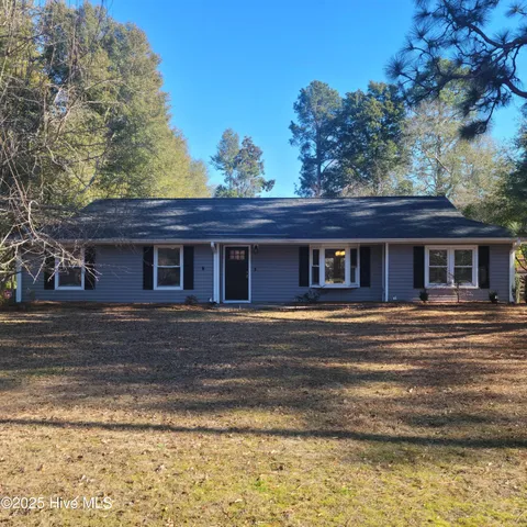 $2,000 | 1604 Crest Drive, Aberdeen, NC 28315