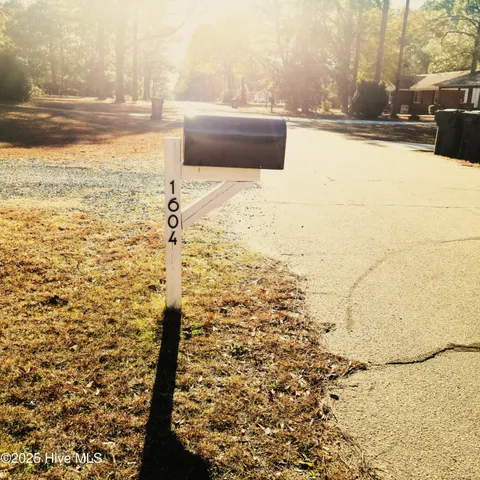 $2,000 | 1604 Crest Drive, Aberdeen, NC 28315