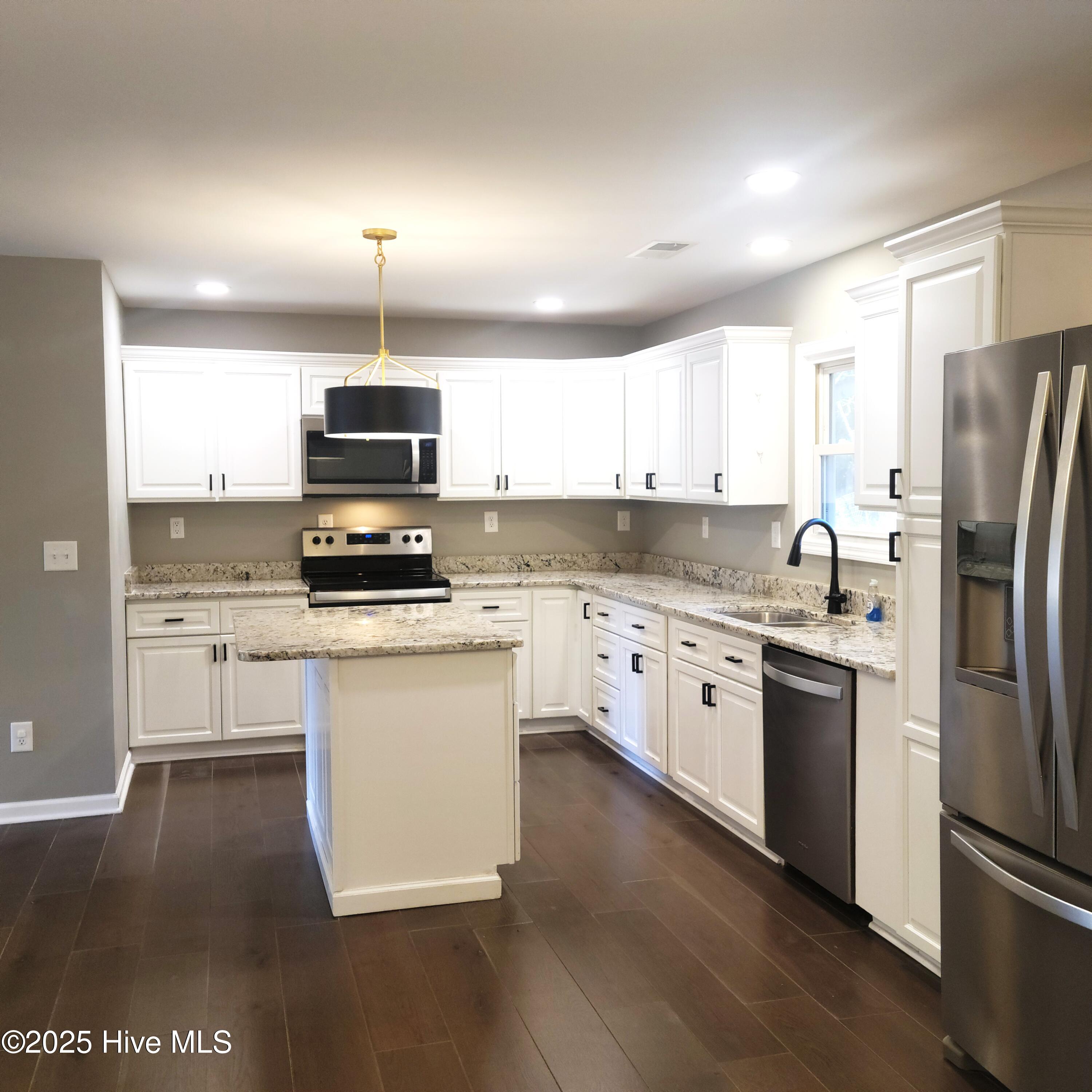 1604 Crest Drive Aberdeen, NC 28315 - Photo 7 of 53 20251216_140802