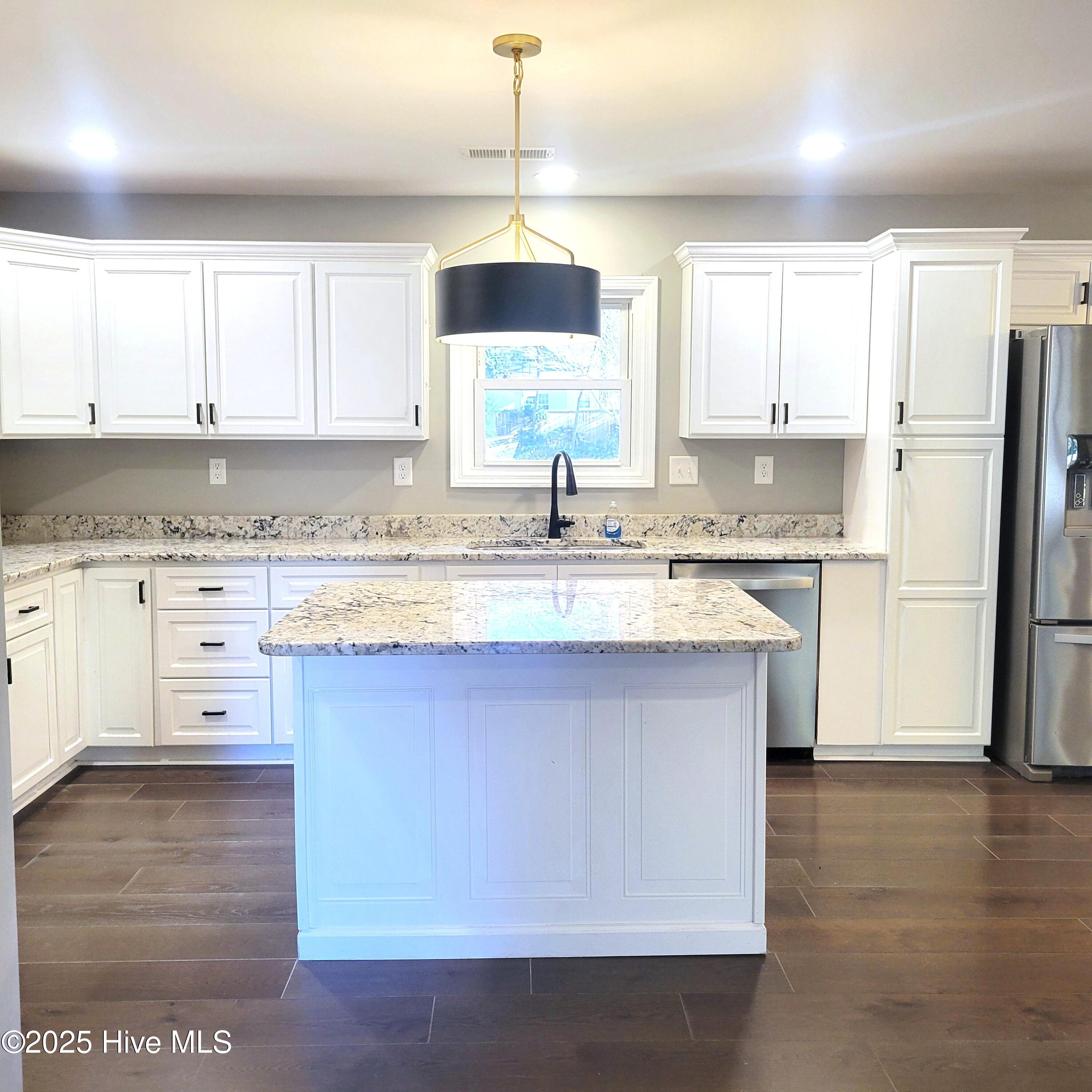 1604 Crest Drive Aberdeen, NC 28315 - Photo 10 of 53 20251216_141350