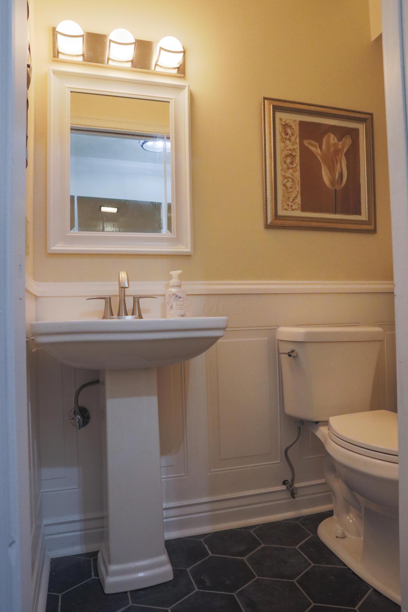 5945 Whitman Road Columbus, OH 43213 - Photo 11 of 25 Gallery Image 11