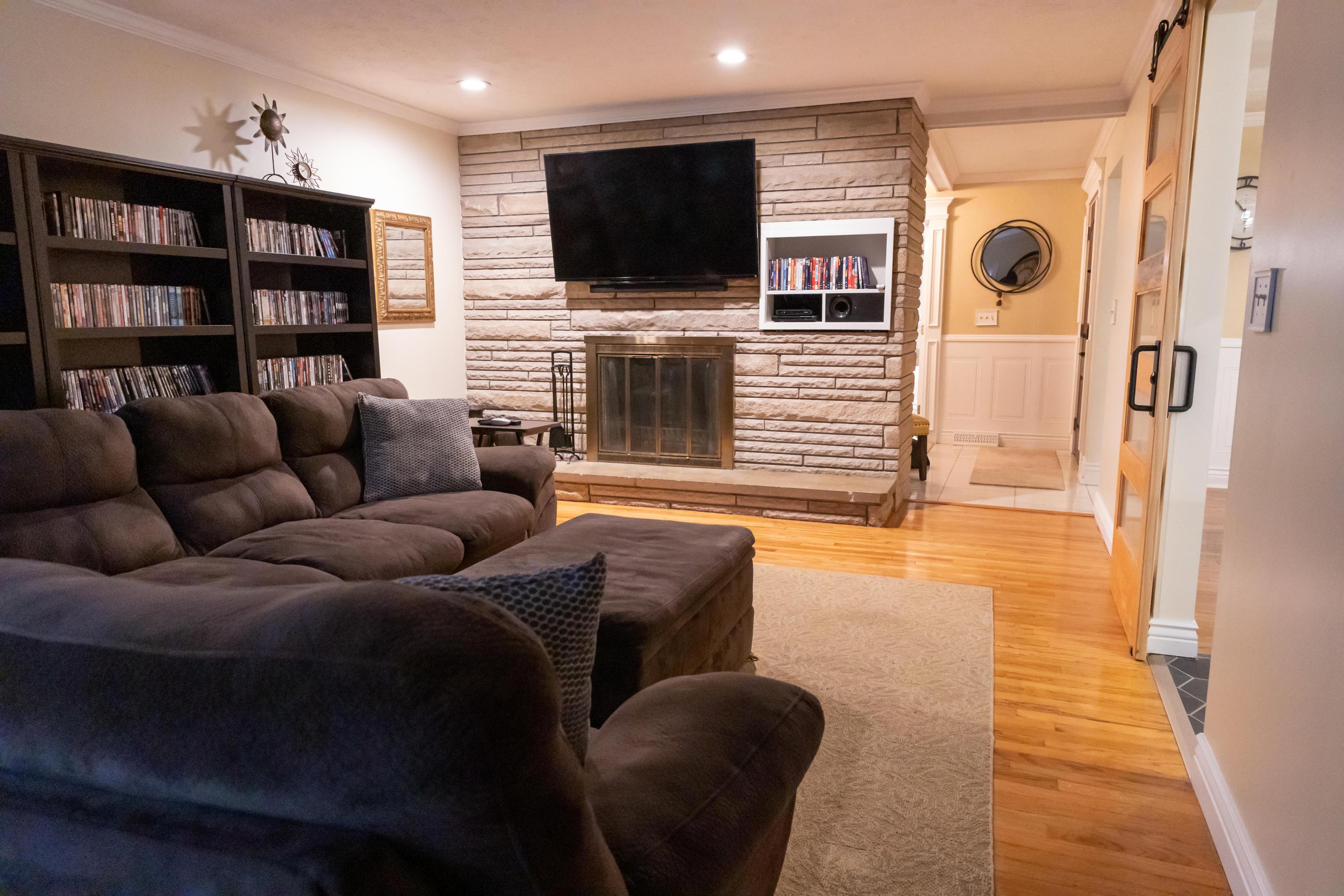 5945 Whitman Road Columbus, OH 43213 - Photo 4 of 25 Gallery Image 4