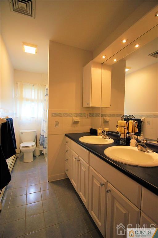 233 Rues Lane East Brunswick, NJ 08816 - Photo 15 of 25 Gallery Image 15