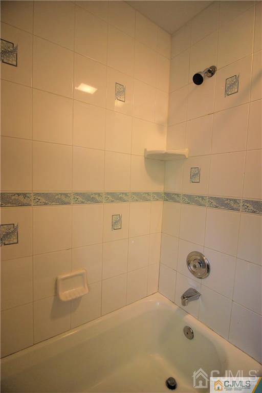233 Rues Lane East Brunswick, NJ 08816 - Photo 16 of 25 Gallery Image 16