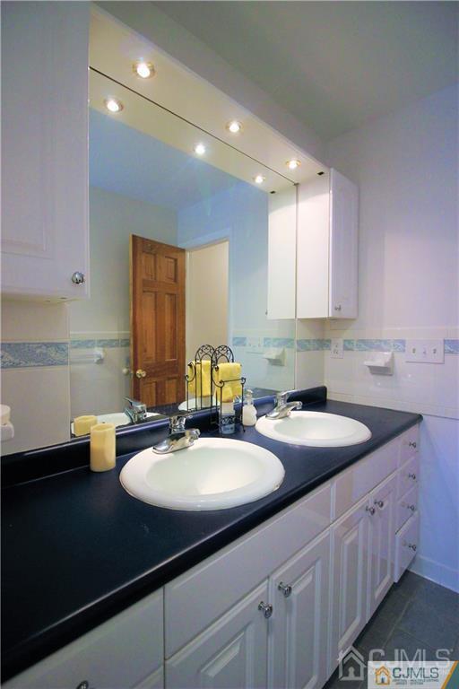 233 Rues Lane East Brunswick, NJ 08816 - Photo 17 of 25 Gallery Image 17