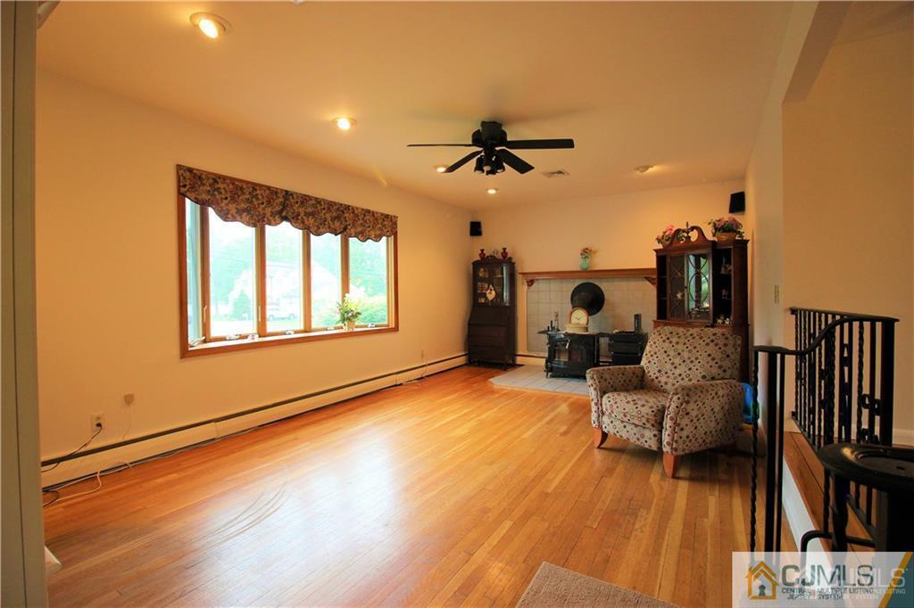 233 Rues Lane East Brunswick, NJ 08816 - Photo 2 of 25 Gallery Image 2