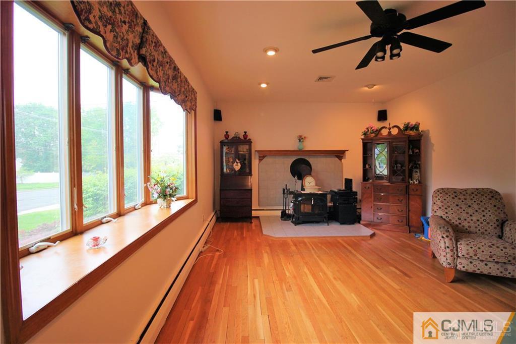 233 Rues Lane East Brunswick, NJ 08816 - Photo 3 of 25 Gallery Image 3