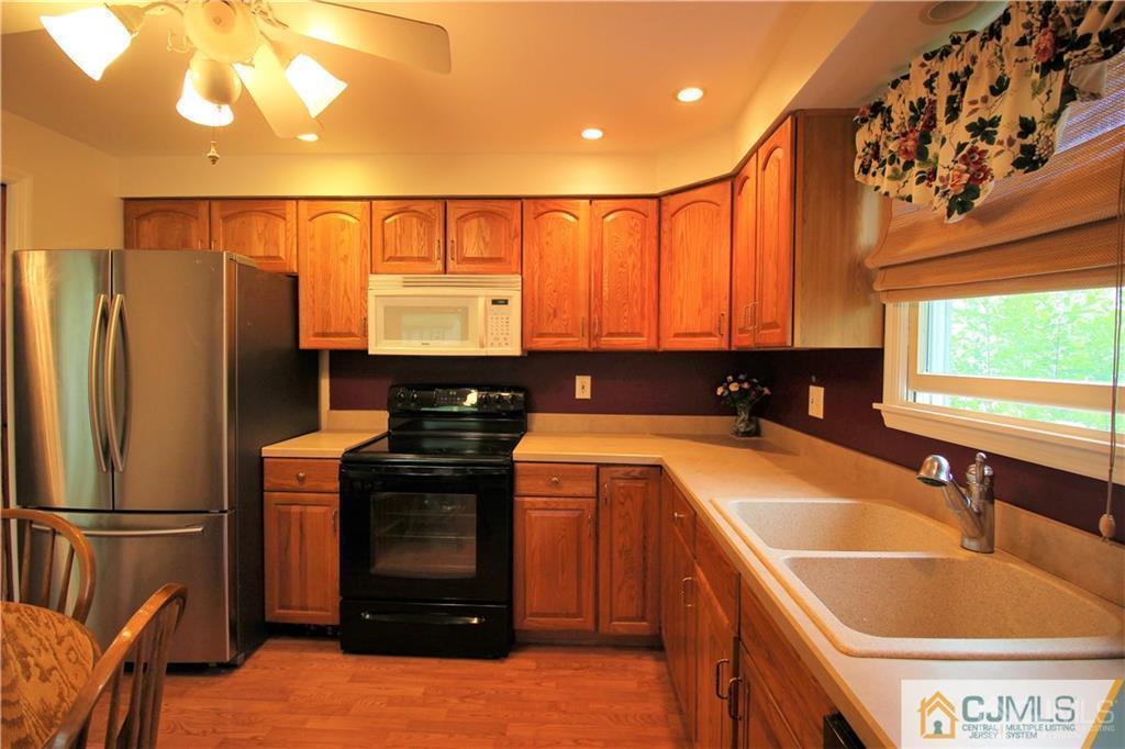 233 Rues Lane East Brunswick, NJ 08816 - Photo 6 of 25 Gallery Image 6