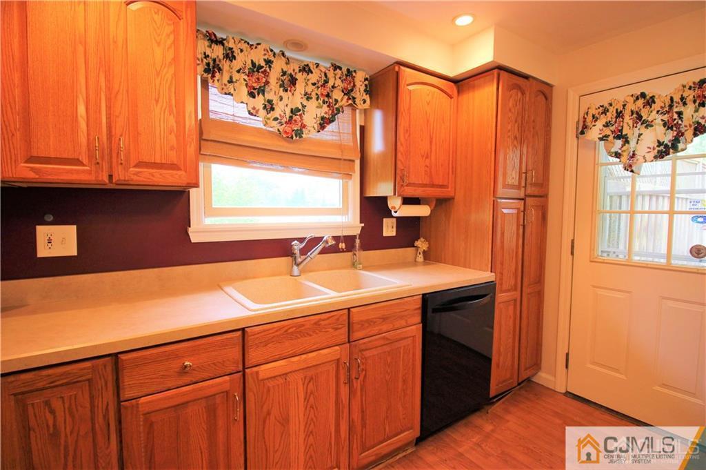 233 Rues Lane East Brunswick, NJ 08816 - Photo 7 of 25 Gallery Image 7
