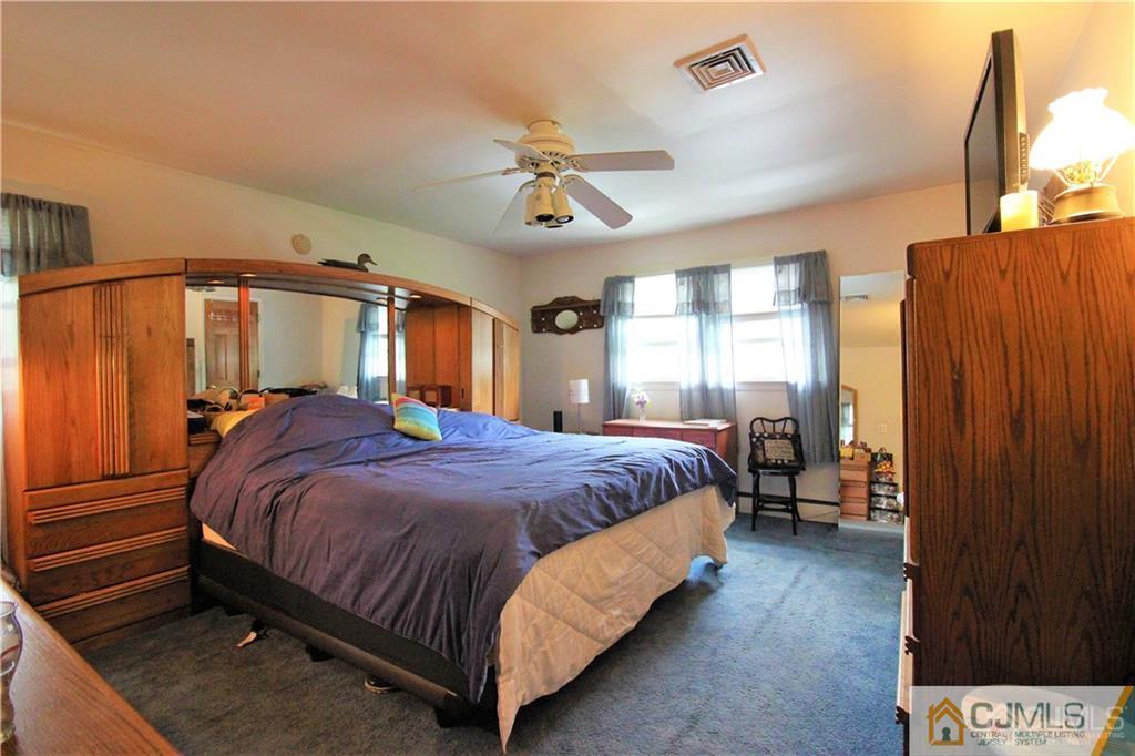 233 Rues Lane East Brunswick, NJ 08816 - Photo 9 of 25 Gallery Image 9