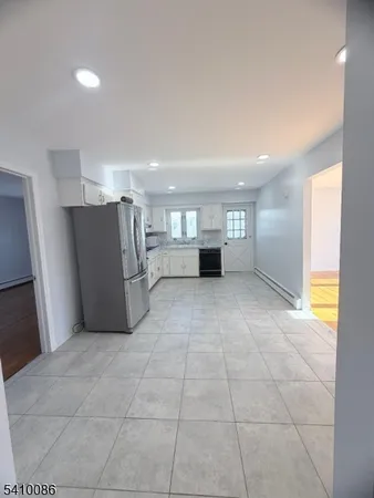 a view of a big room with a kitchen