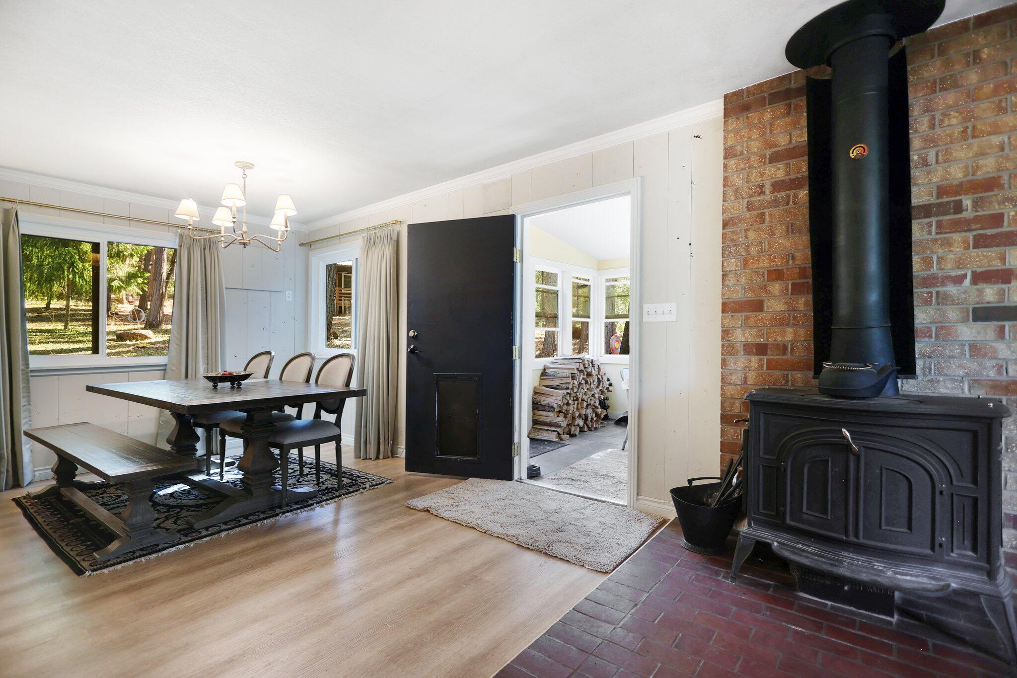 21800 Cedar Ridge Road Manton, CA 96059 - Photo 20 of 35 a view of a livingroom with furniture and window
