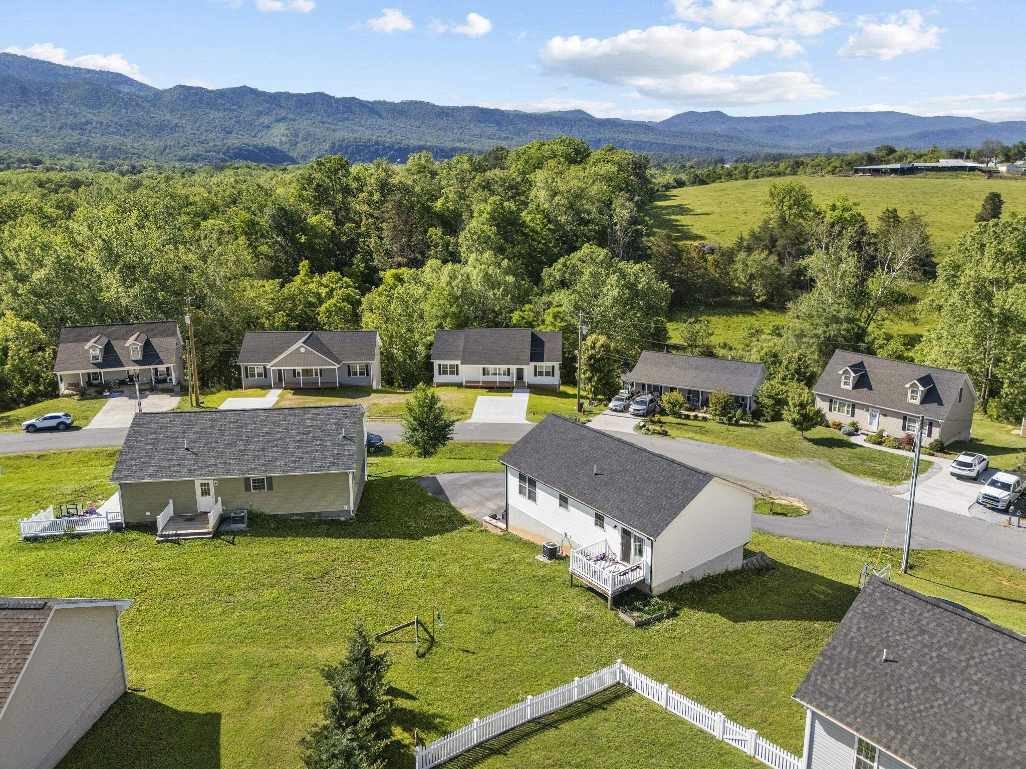 235 Locustdale Loop Shenandoah, VA 22849 - Photo 37 of 45