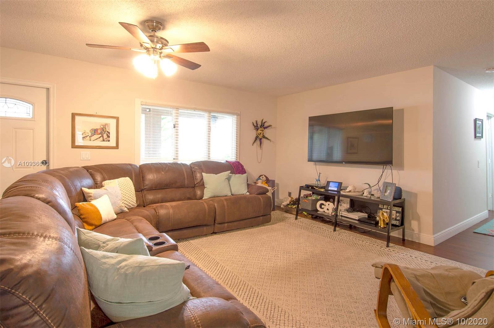 22186 Aquila Street Boca Raton, FL 33428 - Photo 3 of 21 Living Room