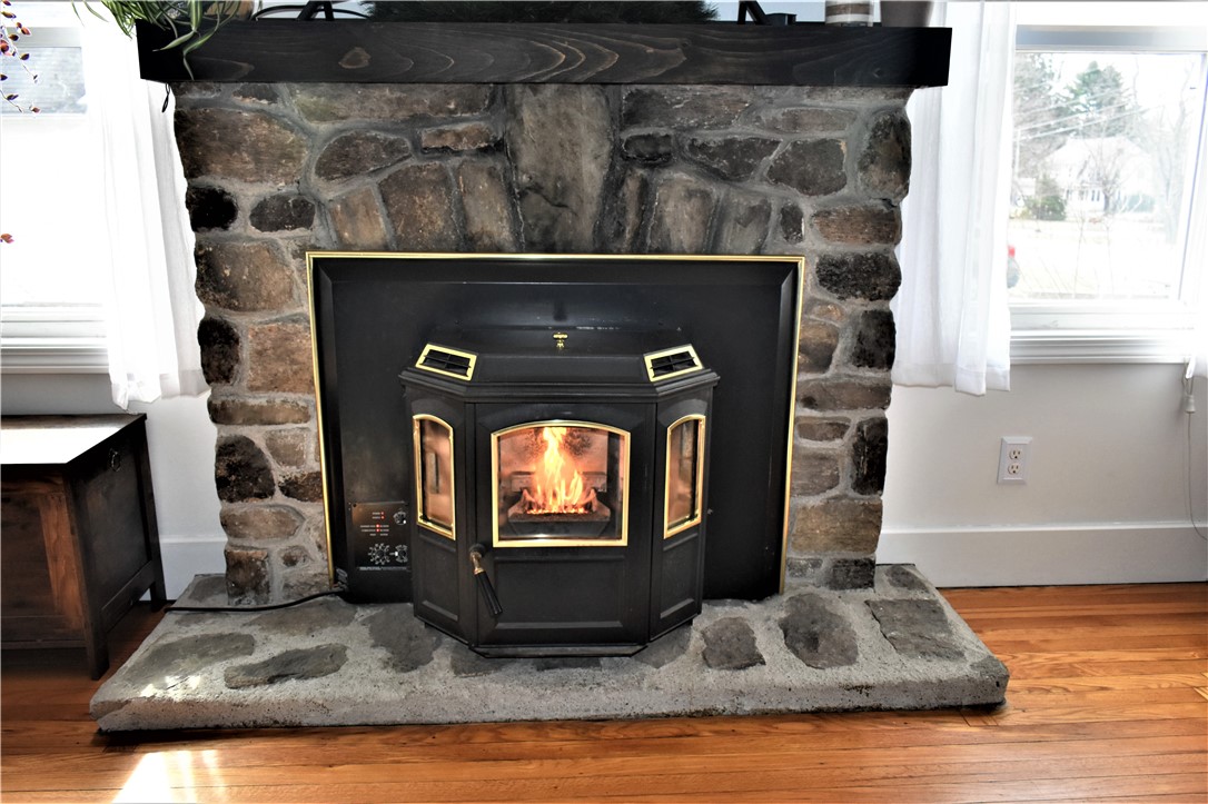 1046 Chopmist Hill Road Scituate, RI 02857 - Photo 8 of 31