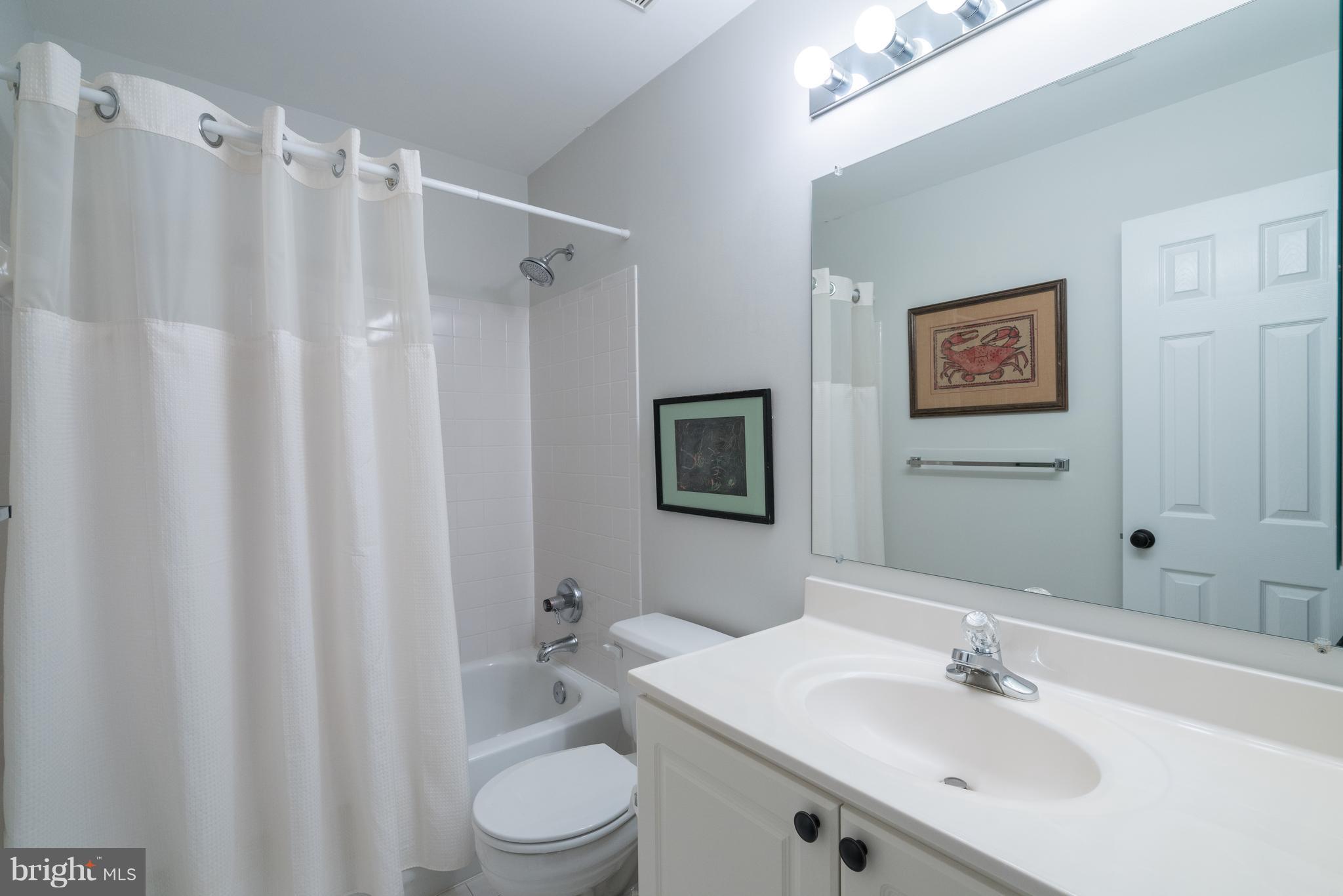 20691 Riptide Square Sterling, VA 20165 - Photo 18 of 27 Full Bathroom on Upper Level!