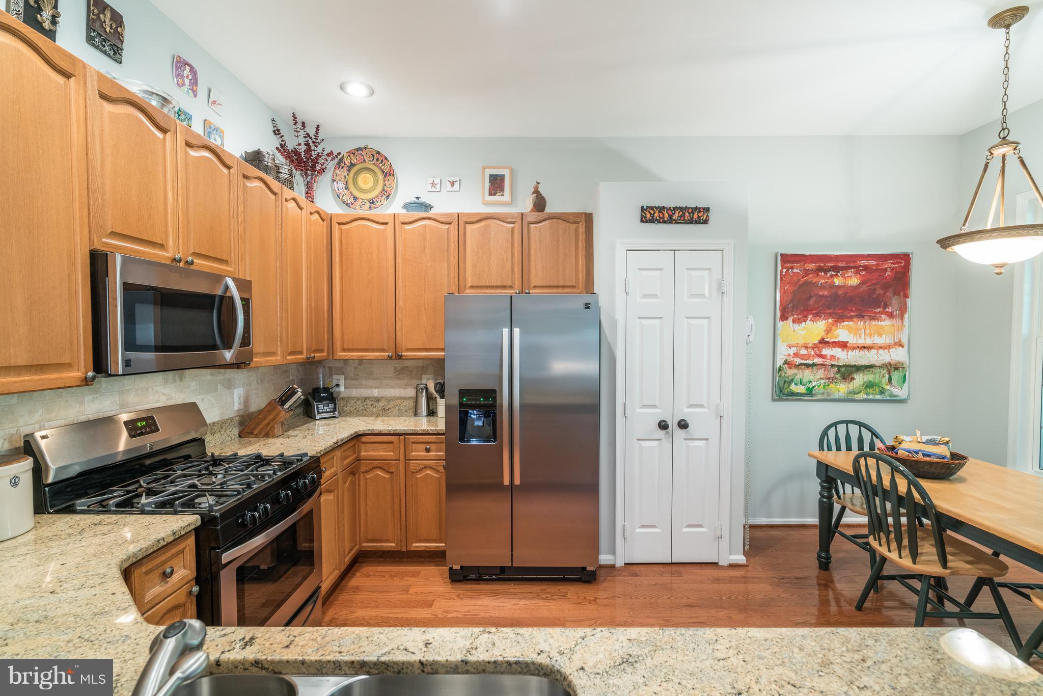 20691 Riptide Square Sterling, VA 20165 - Photo 7 of 27 Brand New Stainless Steel Appliances!