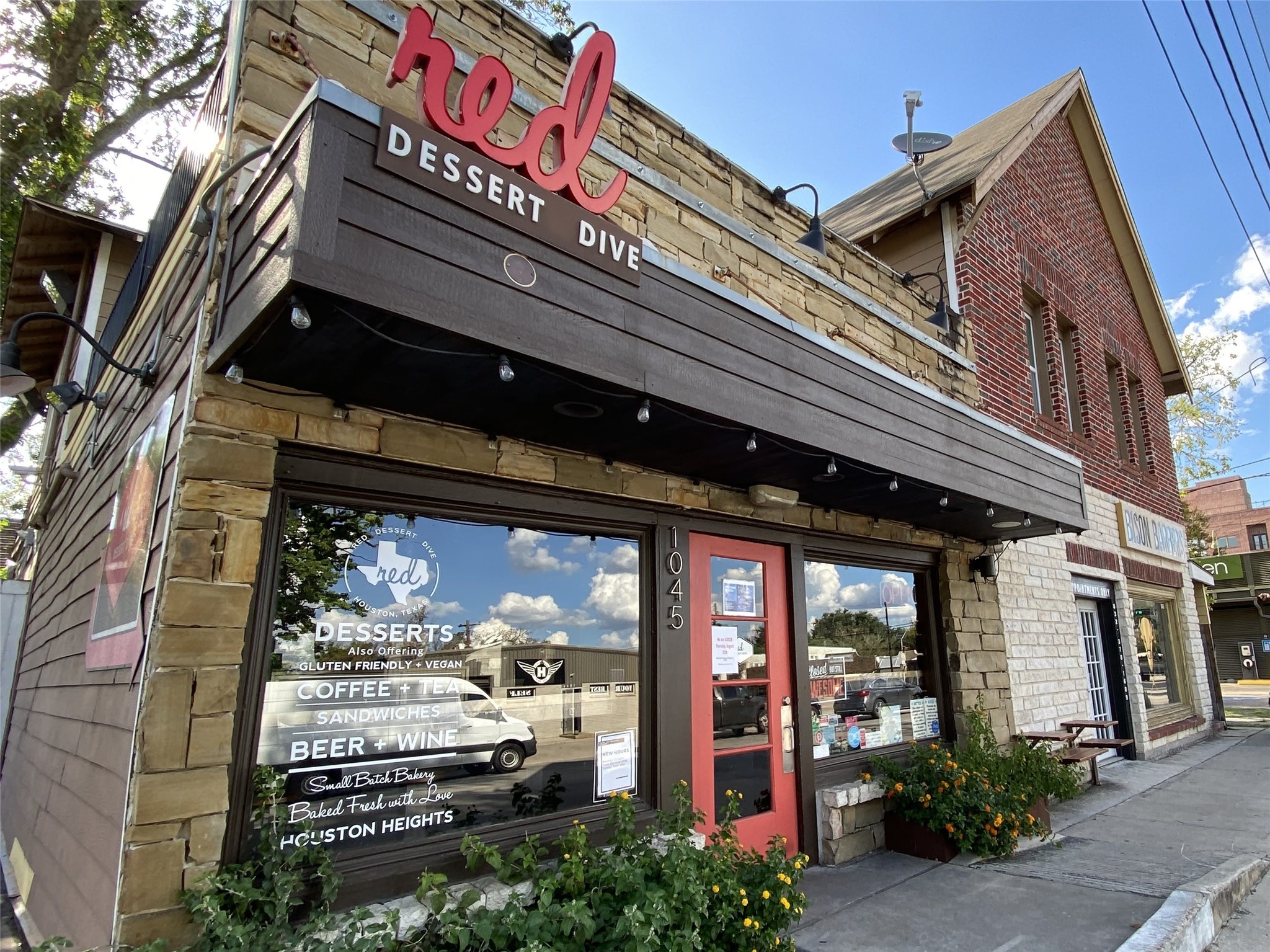 1023 Euclid Street Houston, TX 77009 - Photo 48 of 50 Countless dining options a short bike ride or walk away.