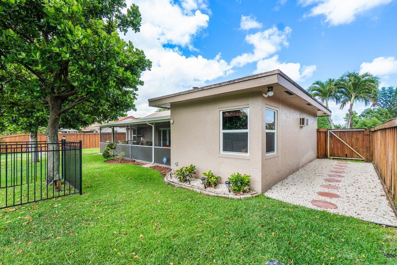 9652 Richmond Circle Boca Raton, FL 33434 - Photo 27 of 37 027-9652RichmondCircle-BocaRaton-FL-3343