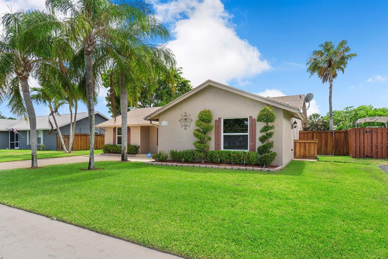 9652 Richmond Circle Boca Raton, FL 33434 - Photo 3 of 37 003-9652RichmondCircle-BocaRaton-FL-3343