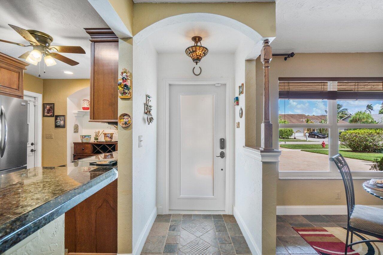 9652 Richmond Circle Boca Raton, FL 33434 - Photo 5 of 37 005-9652RichmondCircle-BocaRaton-FL-3343