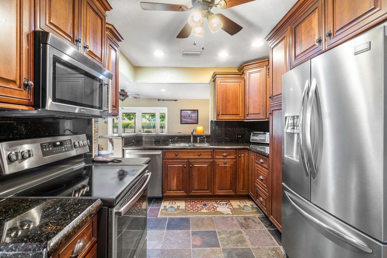 9652 Richmond Circle Boca Raton, FL 33434 - Photo 8 of 37 008-9652RichmondCircle-BocaRaton-FL-3343