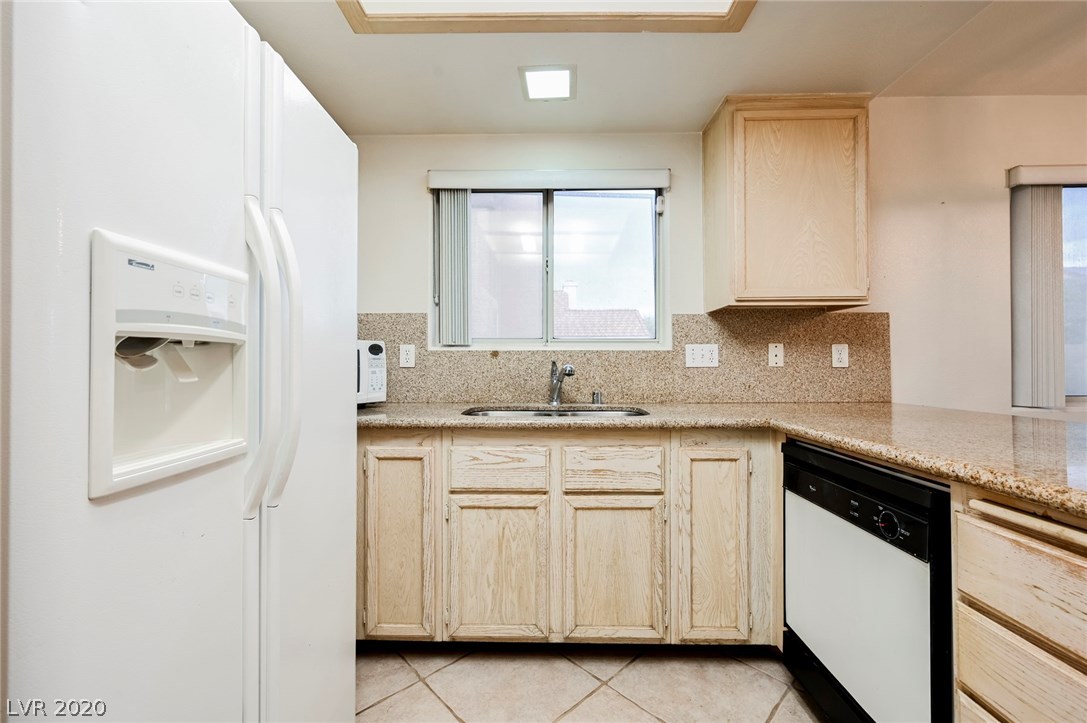 1317 Goldenglow Road Las Vegas, NV 89108 - Photo 12 of 39