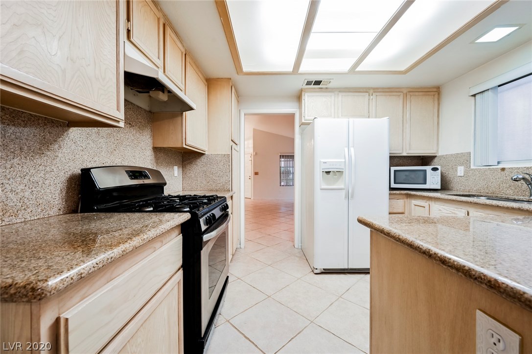 1317 Goldenglow Road Las Vegas, NV 89108 - Photo 13 of 39