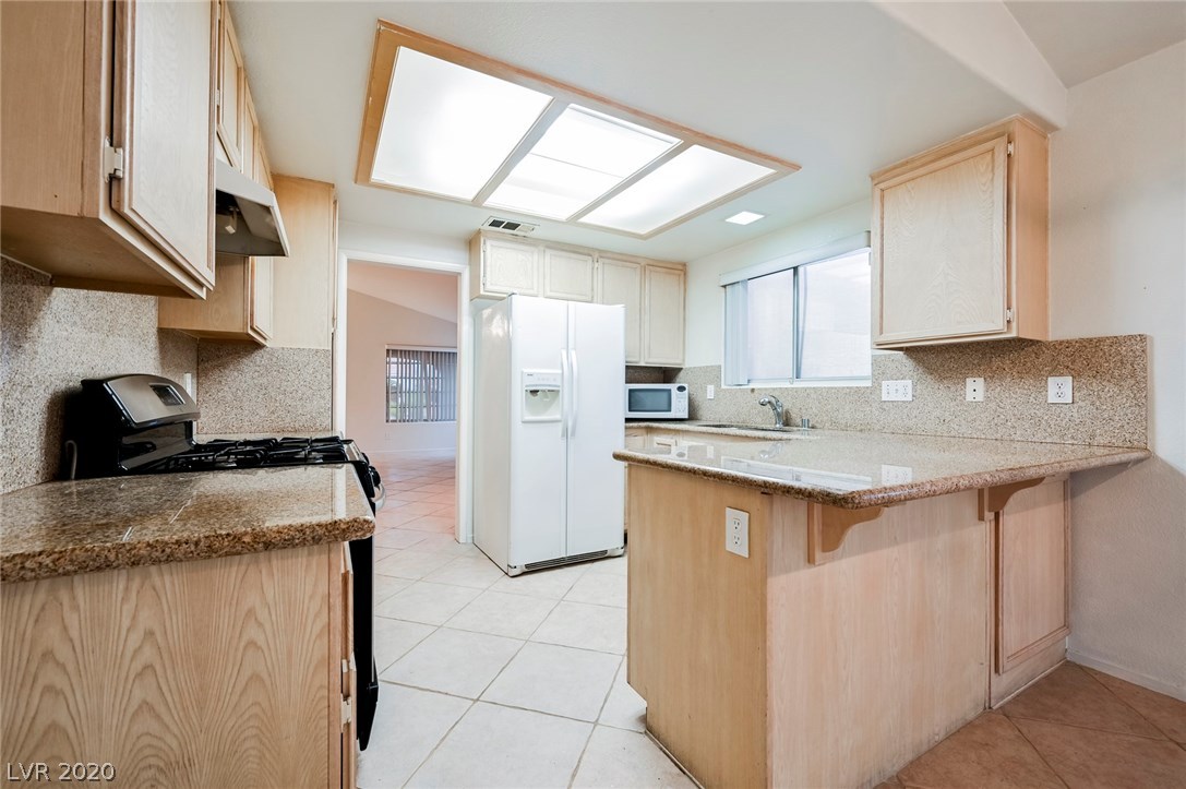 1317 Goldenglow Road Las Vegas, NV 89108 - Photo 14 of 39