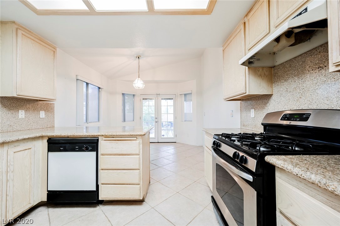 1317 Goldenglow Road Las Vegas, NV 89108 - Photo 10 of 39