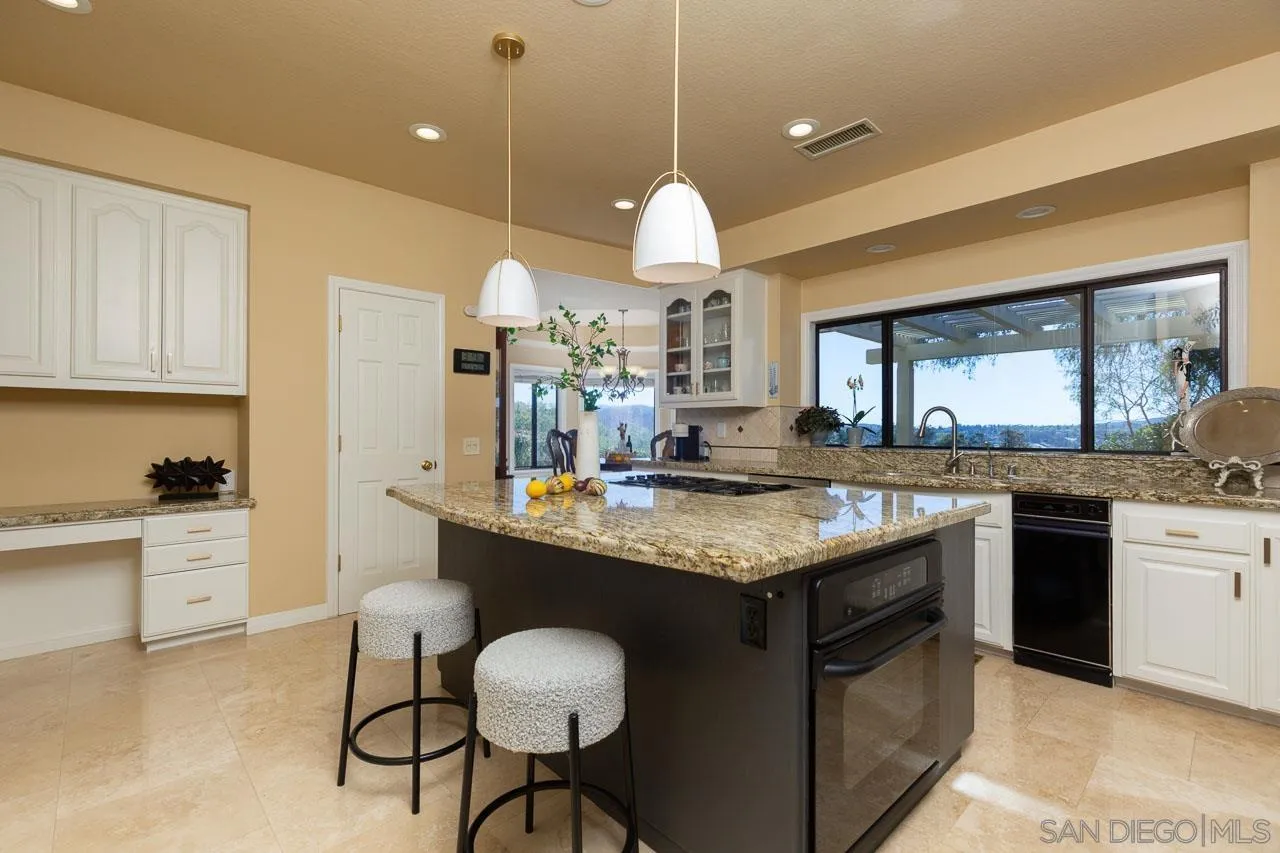 13012 Solera Way Poway, CA 92064 - Photo 13 of 45