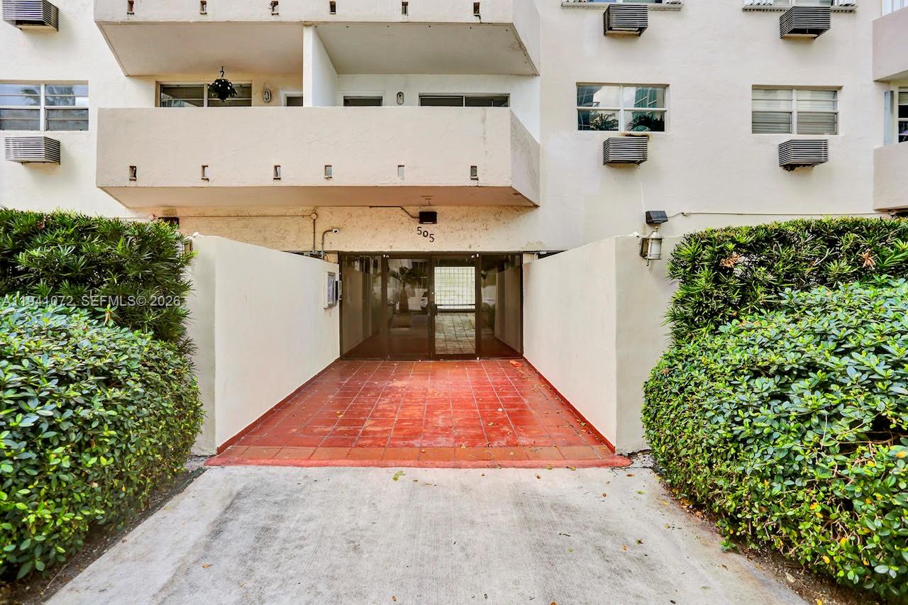 505 Northeast 30th Street, Unit 506 Miami, FL 33137 - Photo 23 of 26 an aerial view of a house having yard