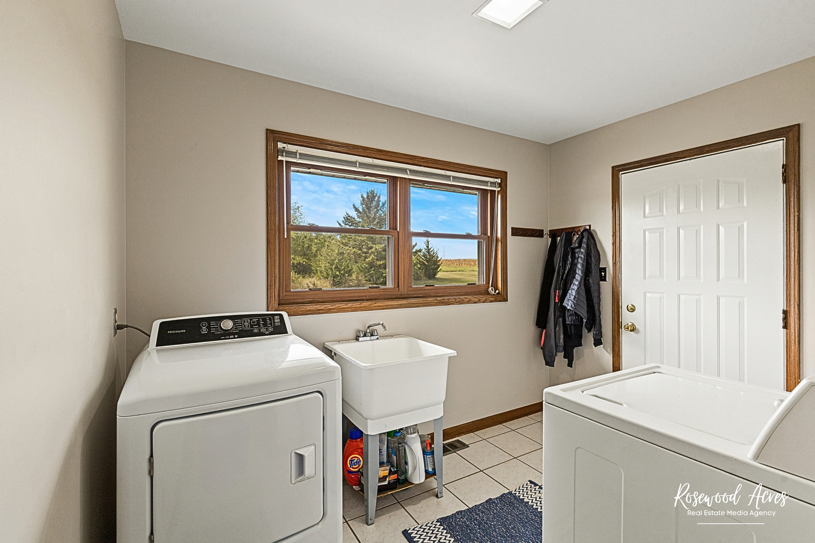 4196 North 2250W Road Bourbonnais, IL 60914 - Photo 15 of 61 a utility room with dryer and washer