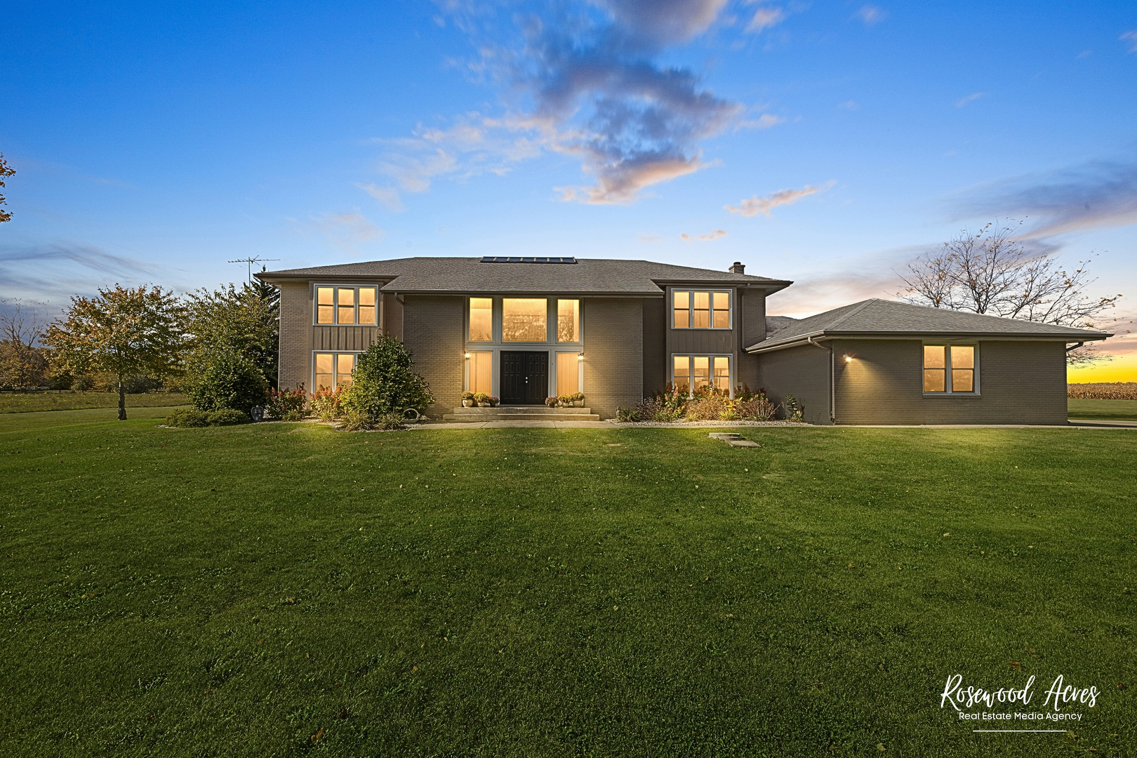 4196 North 2250W Road Bourbonnais, IL 60914 - Photo 2 of 61 a front view of a house with a garden