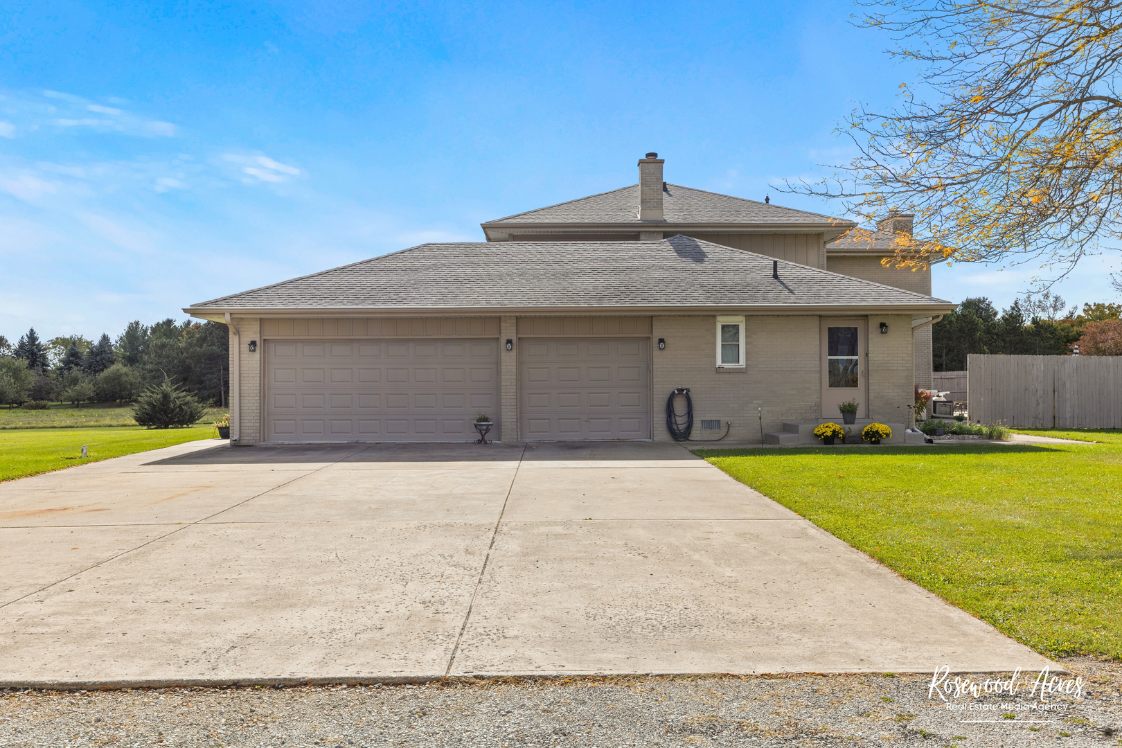 4196 North 2250W Road Bourbonnais, IL 60914 - Photo 4 of 61 a front view of a house with yard