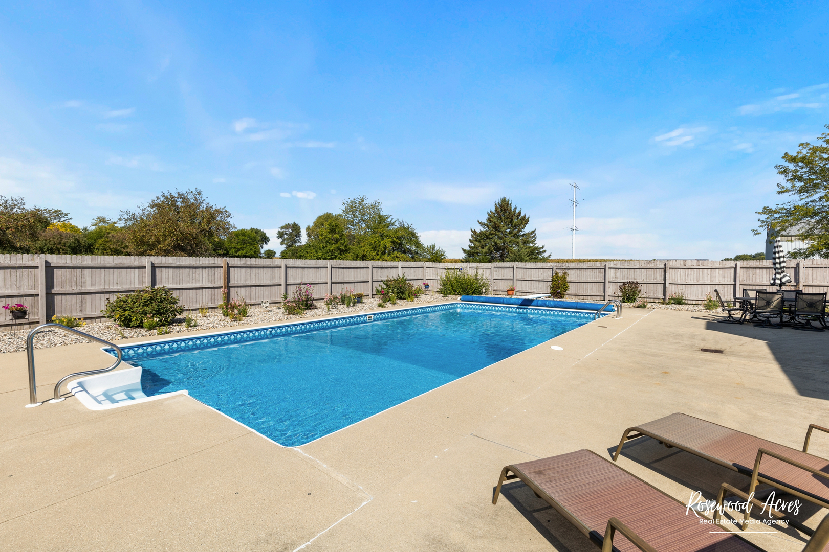 4196 North 2250W Road Bourbonnais, IL 60914 - Photo 53 of 61 a view of a swimming pool with an outdoor seating
