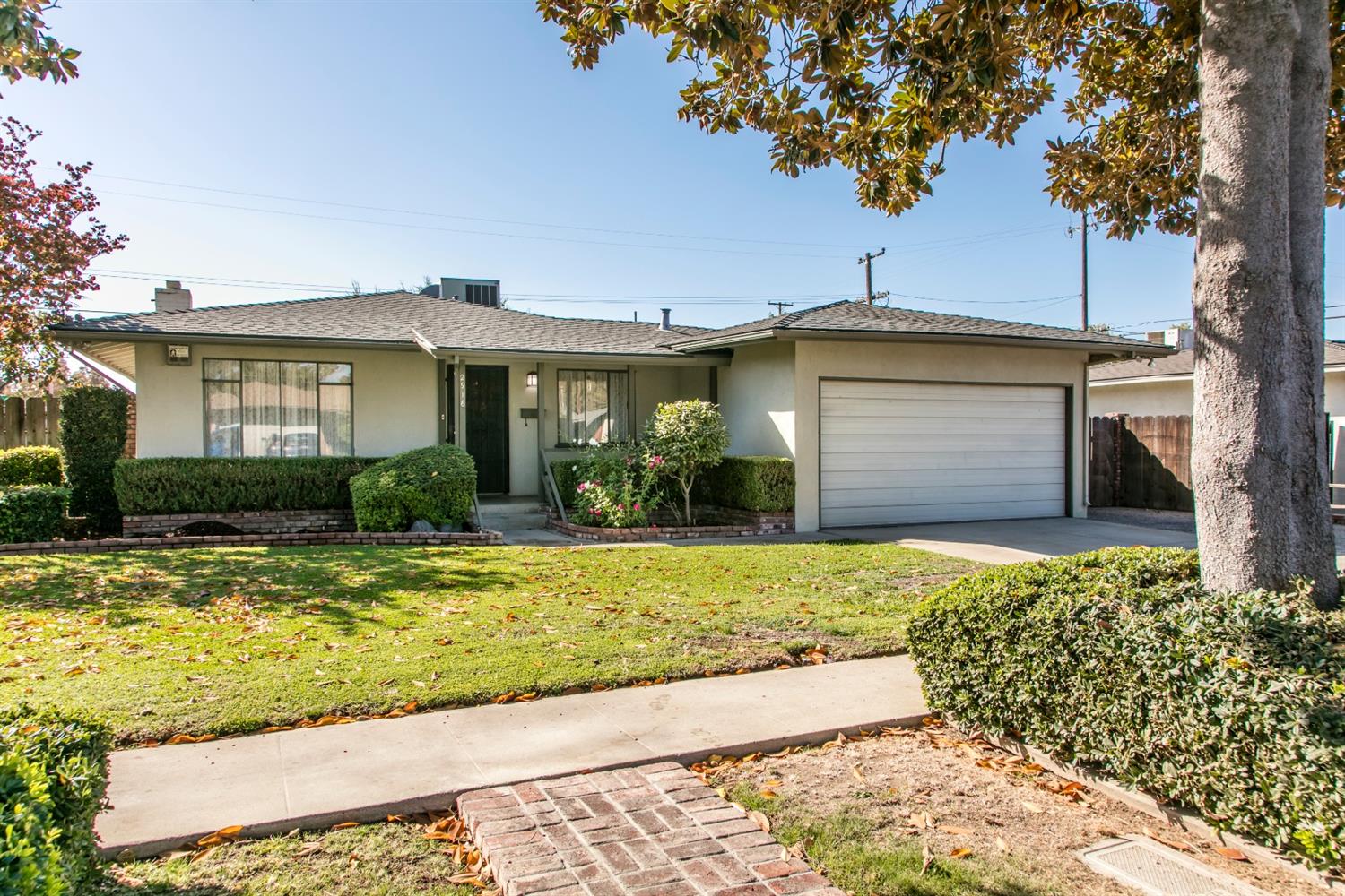 2916 East Richert Avenue Fresno, CA 93726 - Photo 2 of 39