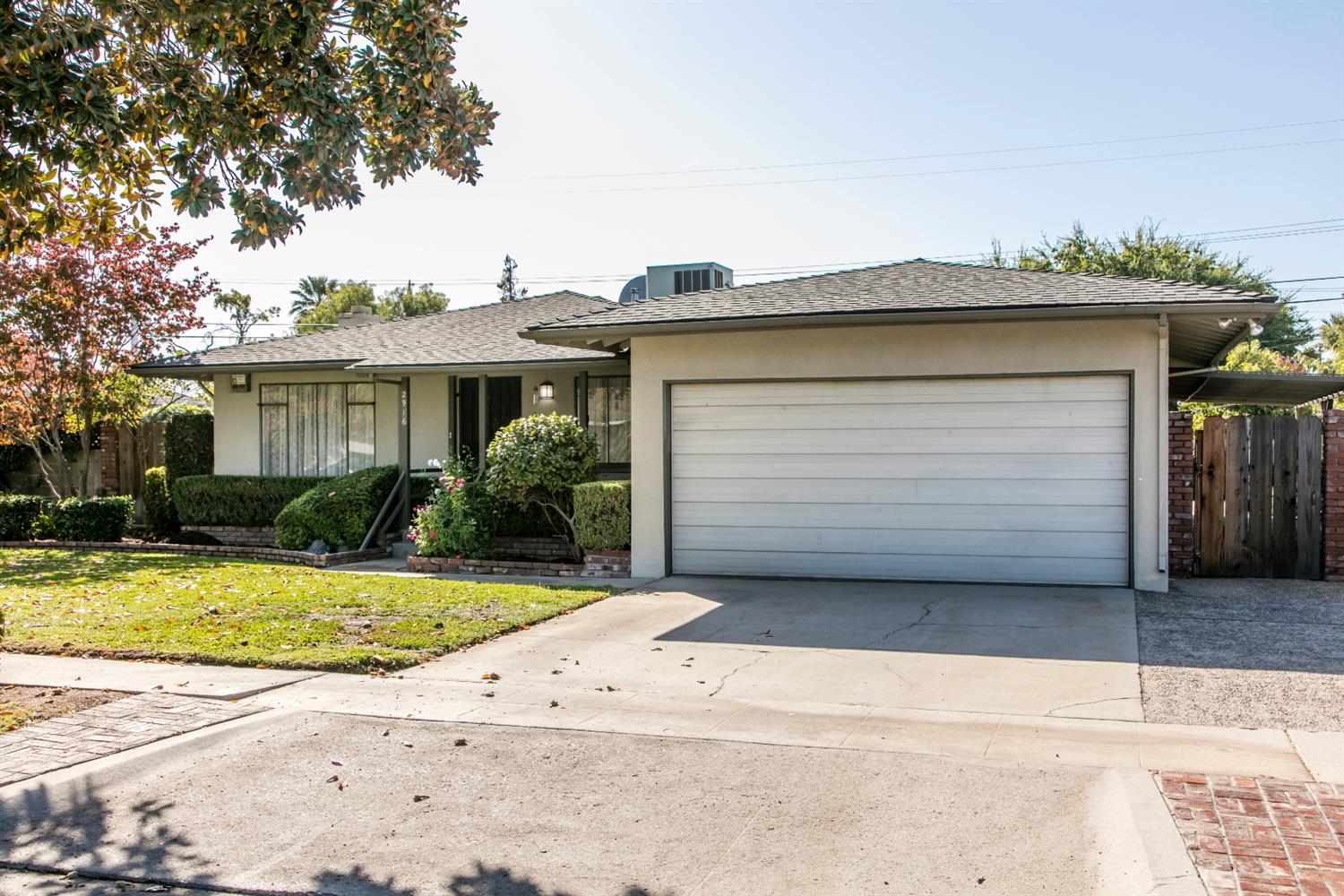 2916 East Richert Avenue Fresno, CA 93726 - Photo 3 of 39