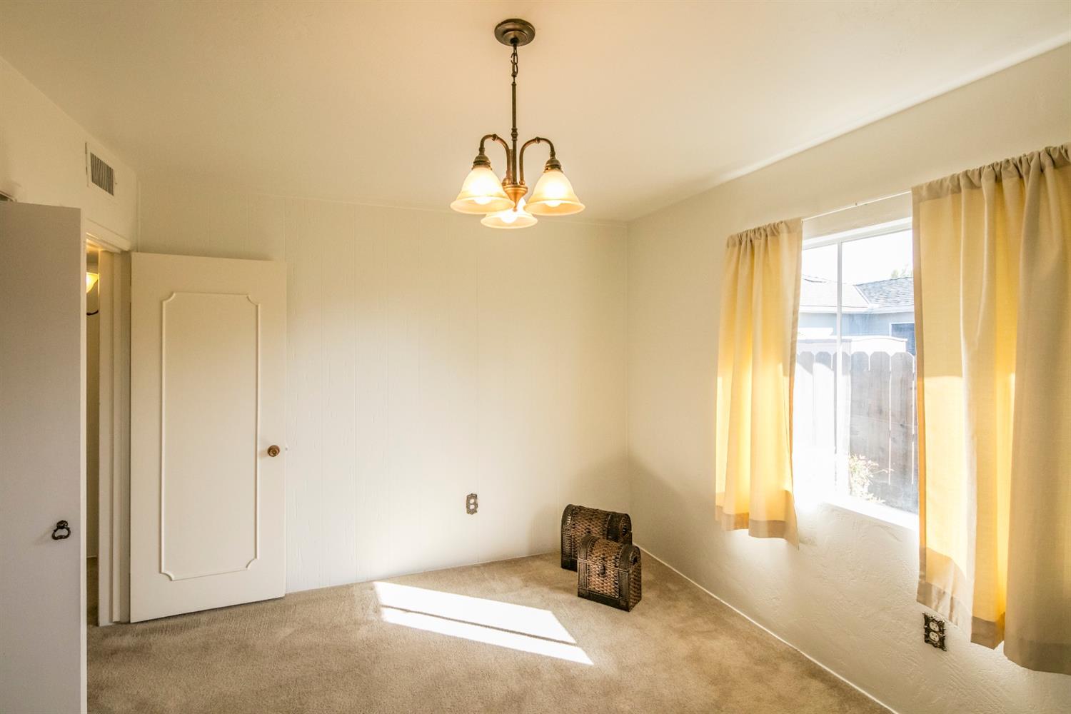 2916 East Richert Avenue Fresno, CA 93726 - Photo 22 of 39