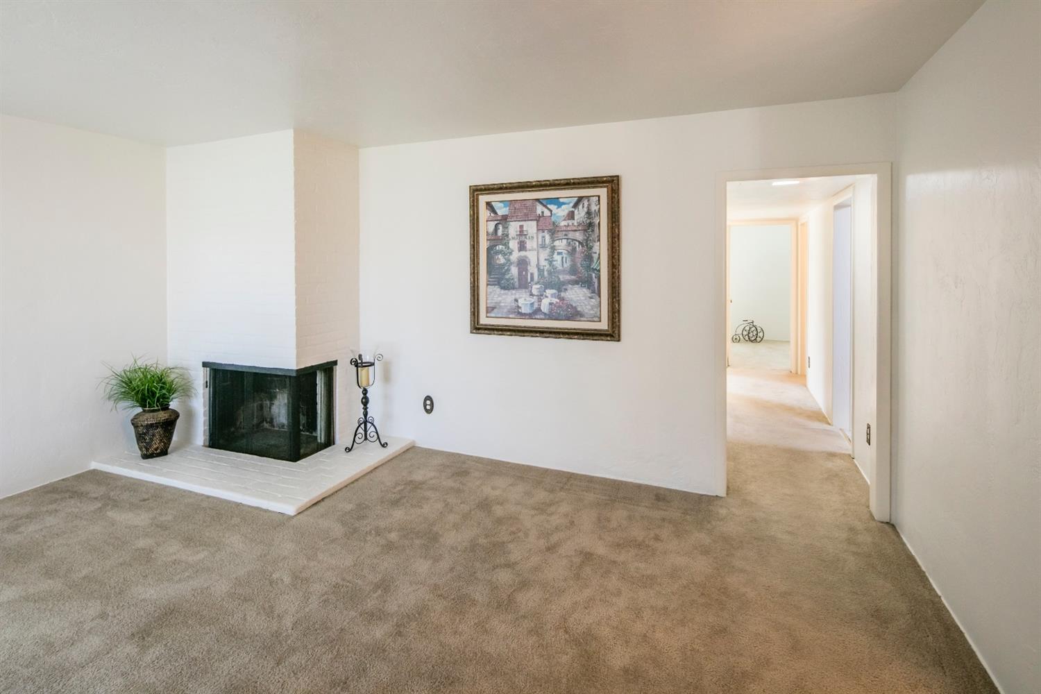 2916 East Richert Avenue Fresno, CA 93726 - Photo 5 of 39