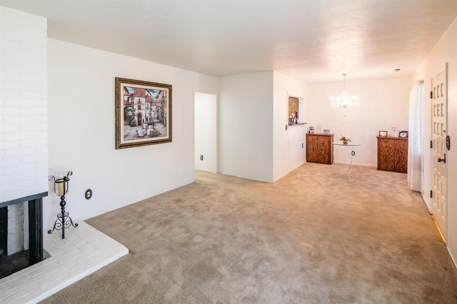 2916 East Richert Avenue Fresno, CA 93726 - Photo 7 of 39