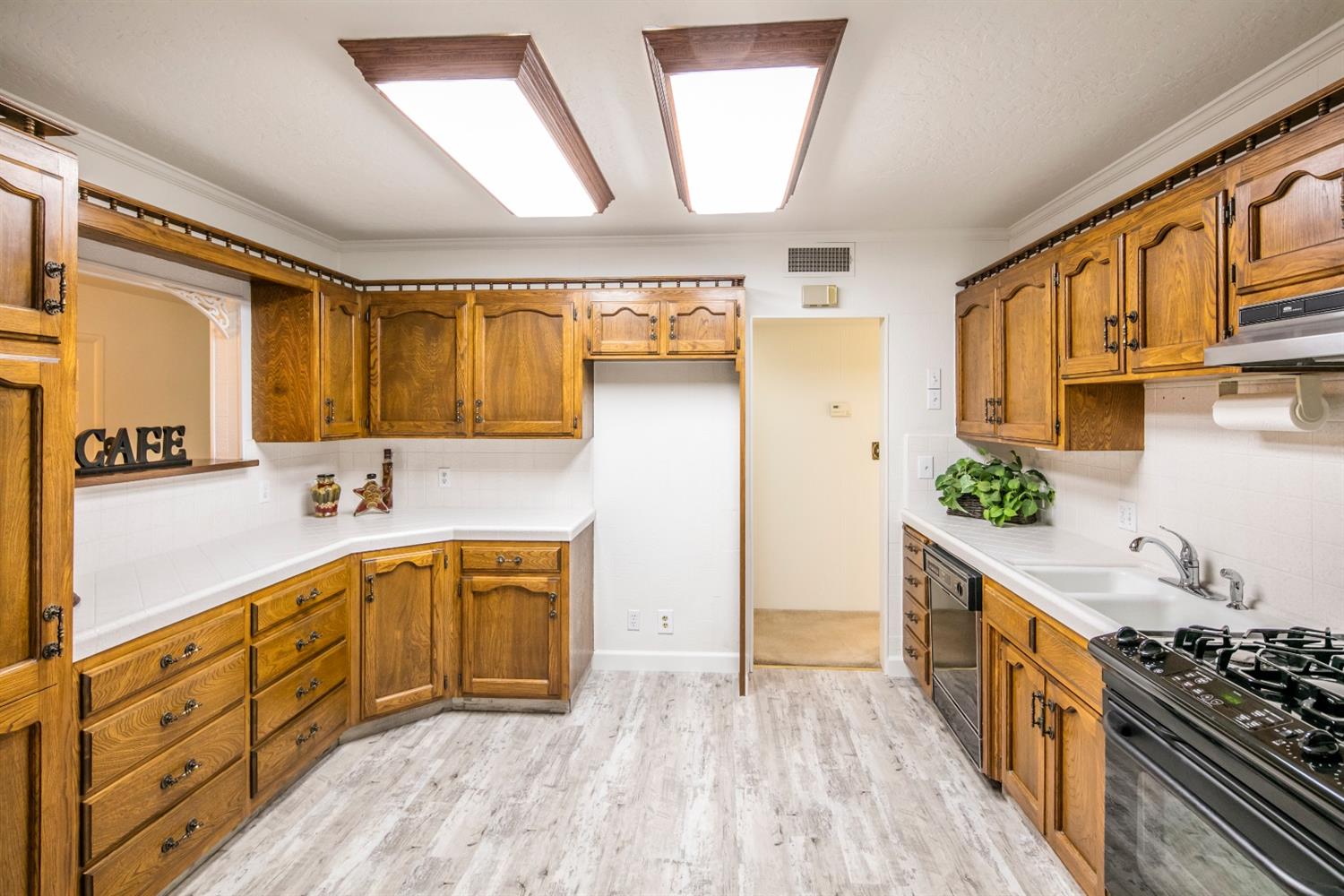 2916 East Richert Avenue Fresno, CA 93726 - Photo 10 of 39