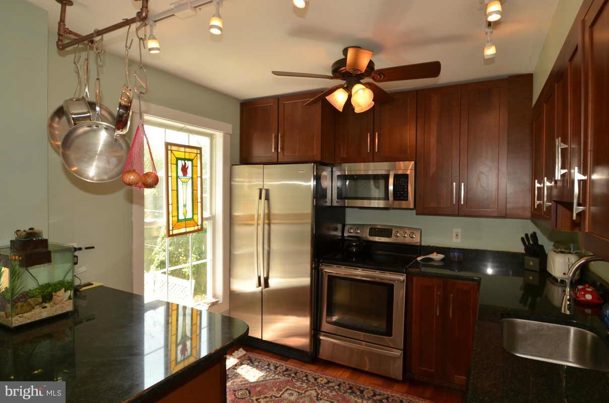 61 Spa Road Annapolis, MD 21401 - Photo 2 of 11 Kitchen
