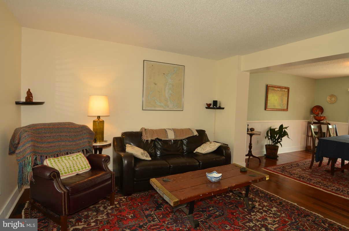 61 Spa Road Annapolis, MD 21401 - Photo 5 of 11 Living Room