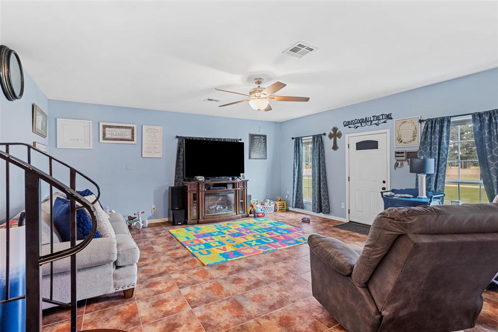 1576 Georgia Road Lake Charles, LA 70611 - Photo 3 of 19