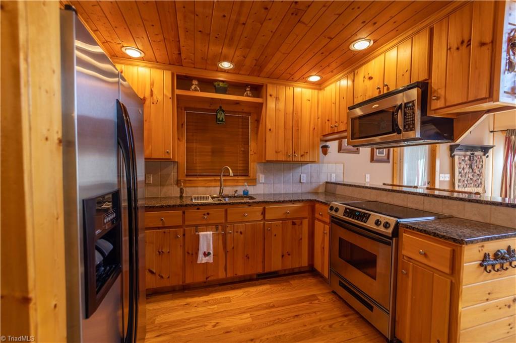 77 Pine Valley Drive Sparta, NC 28675 - Photo 11 of 39